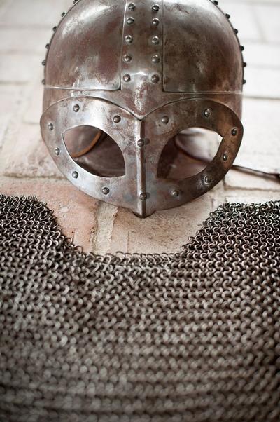 Copy of a helmet and chain mail from the warrior’s grave at Gjermundbu in Norway. Photo: Jacob Nyborg Andreassen. Helmets